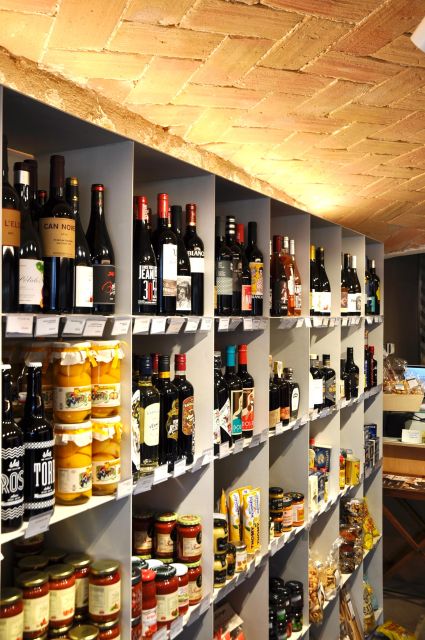 Girona Evening Food Tour & Tapas Bar Experience - Plaça de l’Oli and Plaça del Vi: Girona’s Food Labels, Spoken Out Loud
