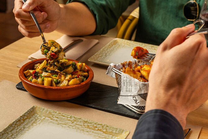 Gourmet Tapas and Wine Tour in Alcudia Old Town - Placeta de les Verdures: the De Tapas Bistro Bar tasting stop