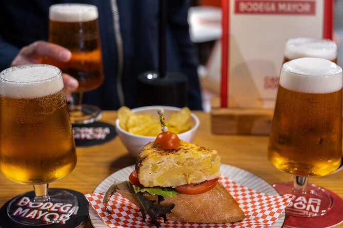 Gourmet Tapas and Wine Tour in Palma de Mallorca - The historic feel is mostly in the walking, not the narration