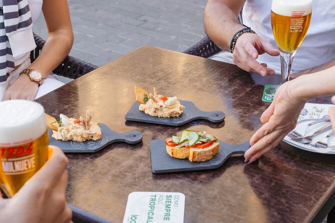 Gourmet Tapas and Wine Tour in the Old Town of Las Palmas - The first streetscape shift: Calle Obispo Codina