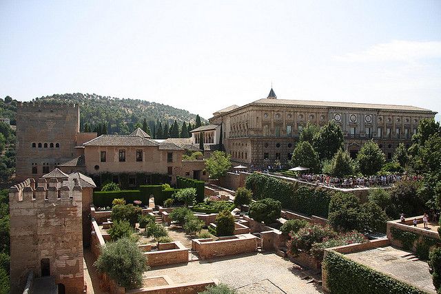 Granada Albaicín: 2.5-Hour Tapas & Drinks Walking Tour - Price and Value: Is $112 Reasonable for 2.5 Hours?