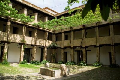 Granada Albaicín: 2.5-Hour Tapas & Drinks Walking Tour - Where You Start in Granada (And What to Expect First)