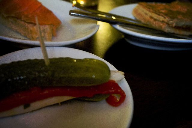 Granada Albaicín: 2.5-Hour Tapas & Drinks Walking Tour - Wine Tasting at I love Granada shop