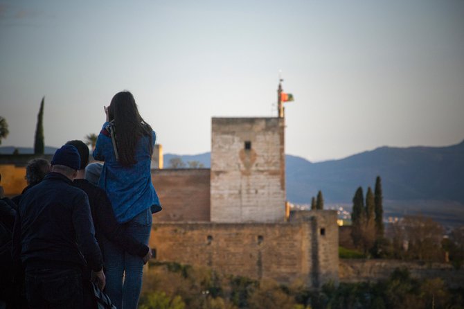 Granada and Albaicin: Wine and Tapas Tour - Stop by stop: Plaza Nueva to Calle Calderería Nueva