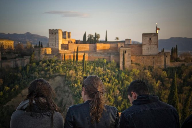 Granada and Albaicin: Wine and Tapas Tour - Into Albayzín: the old Arab district and the lane-magic feeling