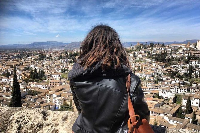 Granada and Albaicin: Wine and Tapas Tour - Iglesia de San Gil y Santa Ana: a quick stop with weight