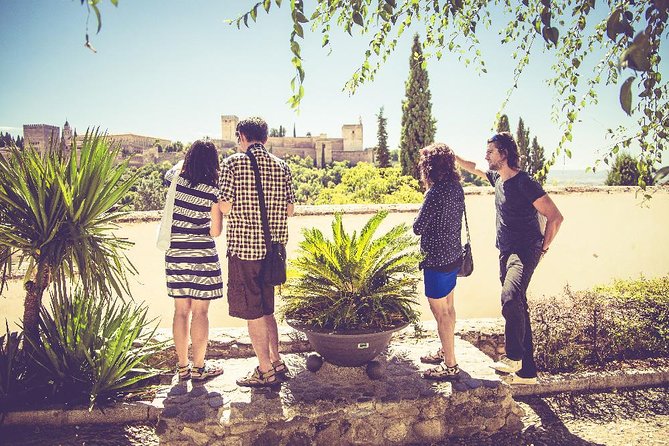 Granada Private Tapas & Walking Tour - Carrera del Darro and the foot-of-the-Alhambra vibe