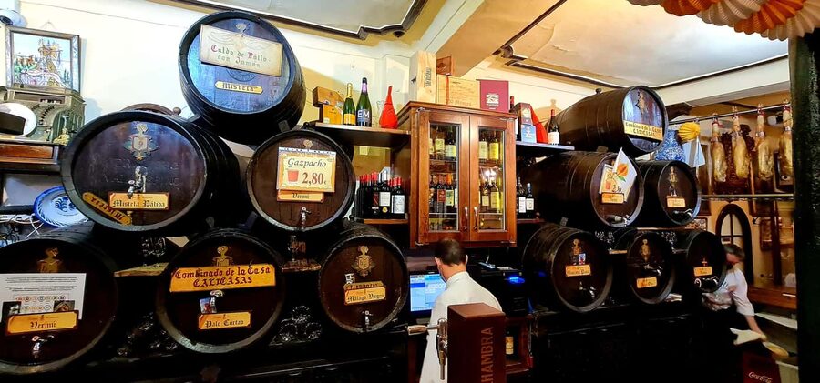 Granada: Spanish Tapas Tour with Local Guide. All included. - Practical tips so you enjoy every stop
