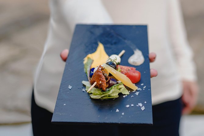 Granada Tapas and wine tour! - Plaza Nueva meetup at 7:30 pm: the easy start to an evening meal