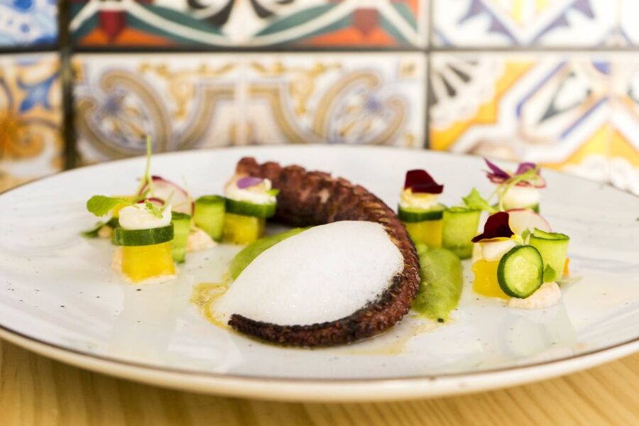 Granada: Tapas Crawl - How the guide turns bars into Granada food culture (without lectures)