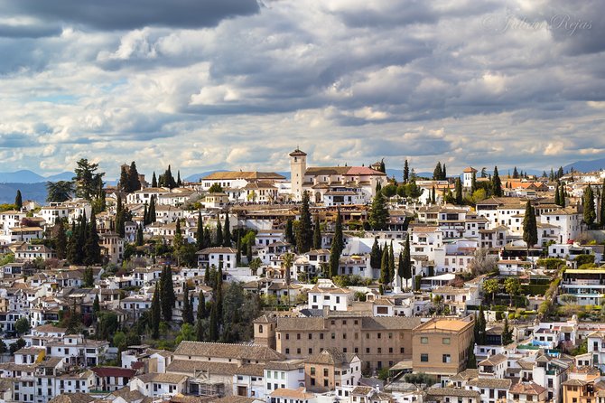 Granada Tapas Trail & Gypsy Flamenco Show - Up to Sacromonte: how the cave neighborhood changes the mood