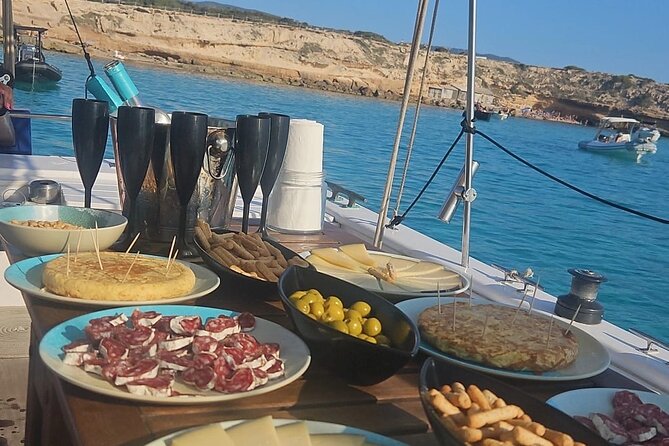 Ibiza: Private Sailboat with Tapas, Open Bar & Music - Captain and crew: what tends to make it feel like your day