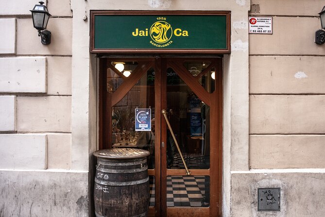 La Barceloneta Tapas & Wine & Drinks Tour in Barcelona - Stop 4: L’Òstia for mussels, sardines, and the Barceloneta bomb