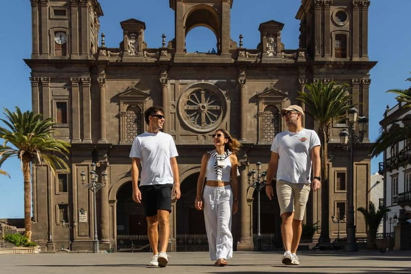 Las Palmas: Gourmet Tapas and Wine Tour in the Old Town - Plaza de Santa Ana and the walk-by sights that turn tapas into a stroll