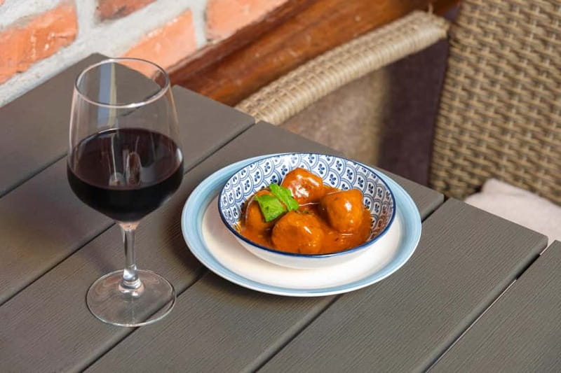 Las Palmas: Gourmet Tapas and Wine Tour in the Old Town - Calle Obispo Codina to Plaza del Pilar Nuevo: where the route feels local