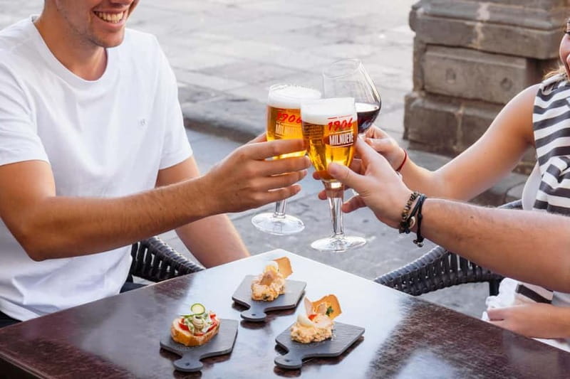 Las Palmas: Gourmet Tapas and Wine Tour in the Old Town - Plaza de Santo Domingo and the final approach to El Vasco de Vegueta