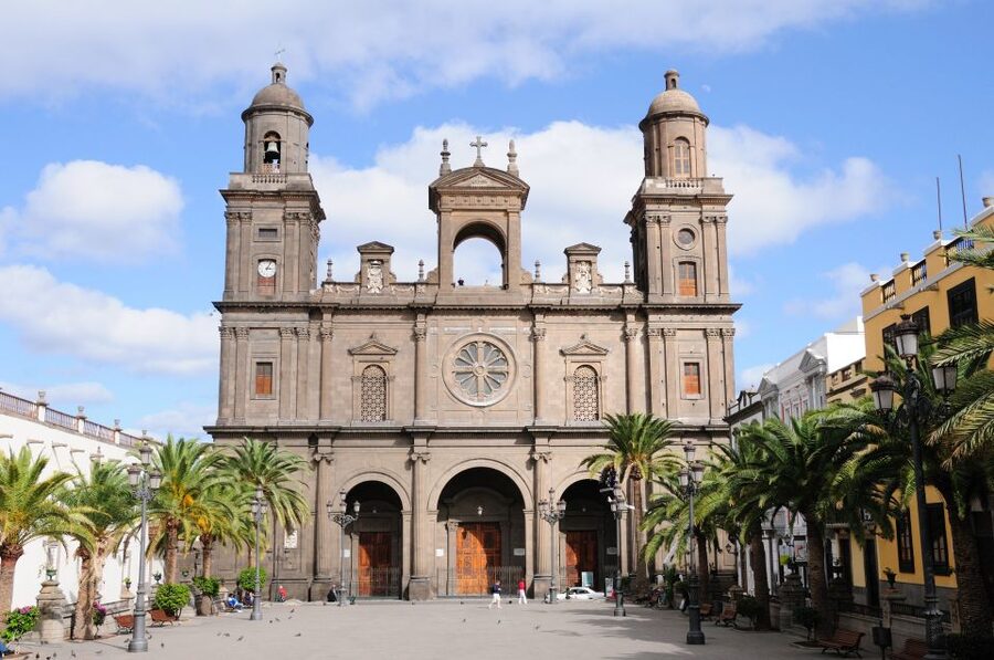Las Palmas: Private Old City Guided Walking Tour with Tapas - Should you book Las Palmas Old City with tapas?