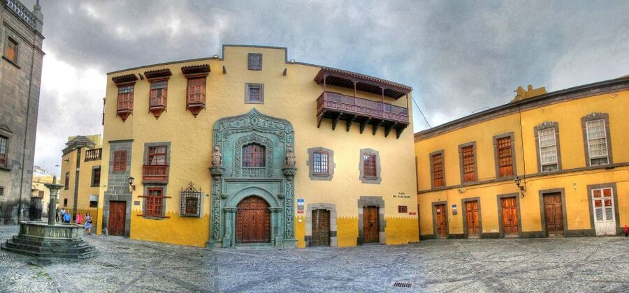 Las Palmas: Private Old City Guided Walking Tour with Tapas - Tapas and drinks: included, local, and meant for a calm reset