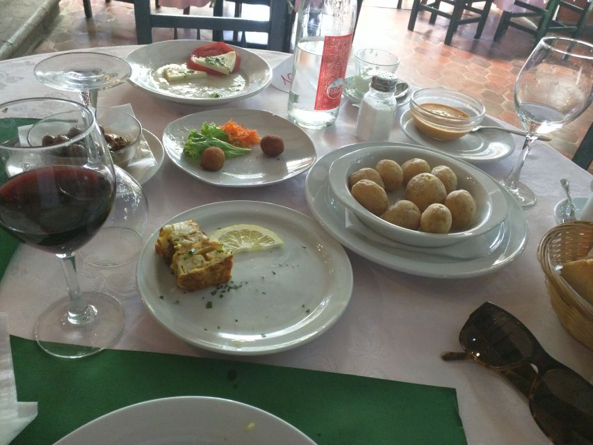 Las Palmas: Private Old City Guided Walking Tour with Tapas - Where you meet: San Telmo station area, easy bus connections