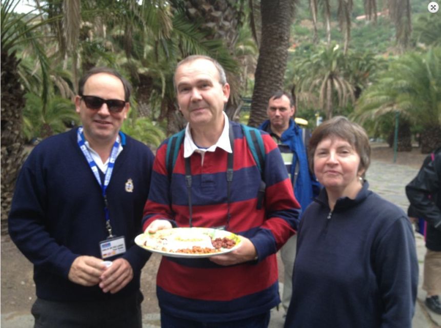 Las Palmas: Private Old City Guided Walking Tour with Tapas - Pickup option: starting early can reduce the crowd-pressure