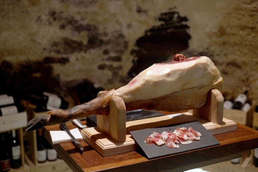 Lisbon: Premium Wine and Tapas Tasting Session - The pacing reality: 2 hours on paper, sometimes longer at the table