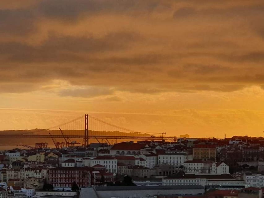 Lisbon: Private Highlights Tuk-Tuk Tour with Tapas and Wine - Key Things You’ll Notice on This Tuk-Tuk Highlights Tour