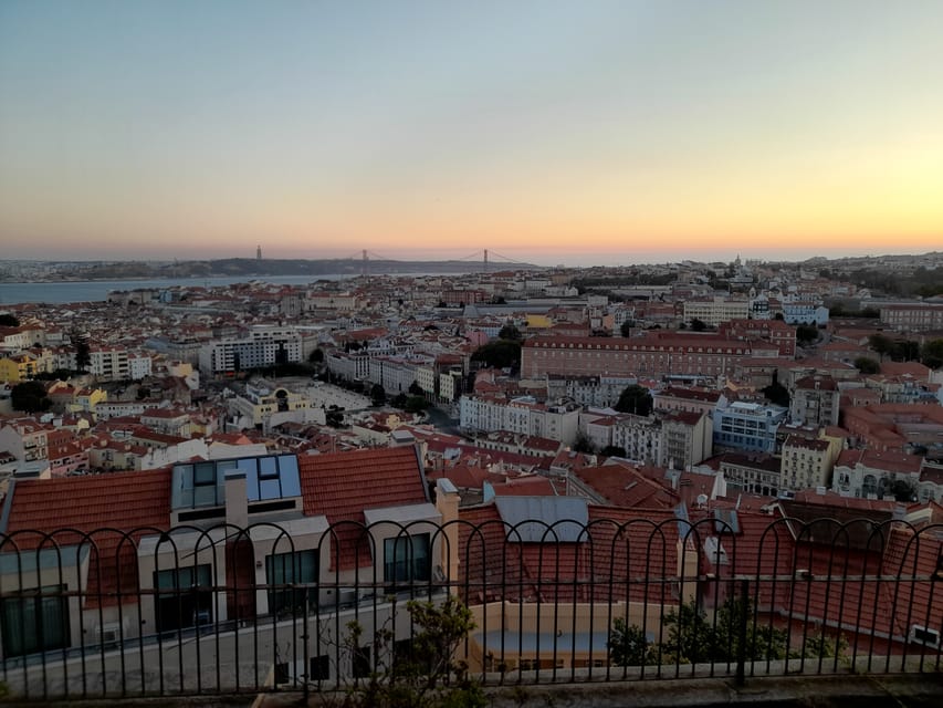 Lisbon: Private Highlights Tuk-Tuk Tour with Tapas and Wine - Why a Tuk-Tuk Sunset Tour Works So Well in Lisbon