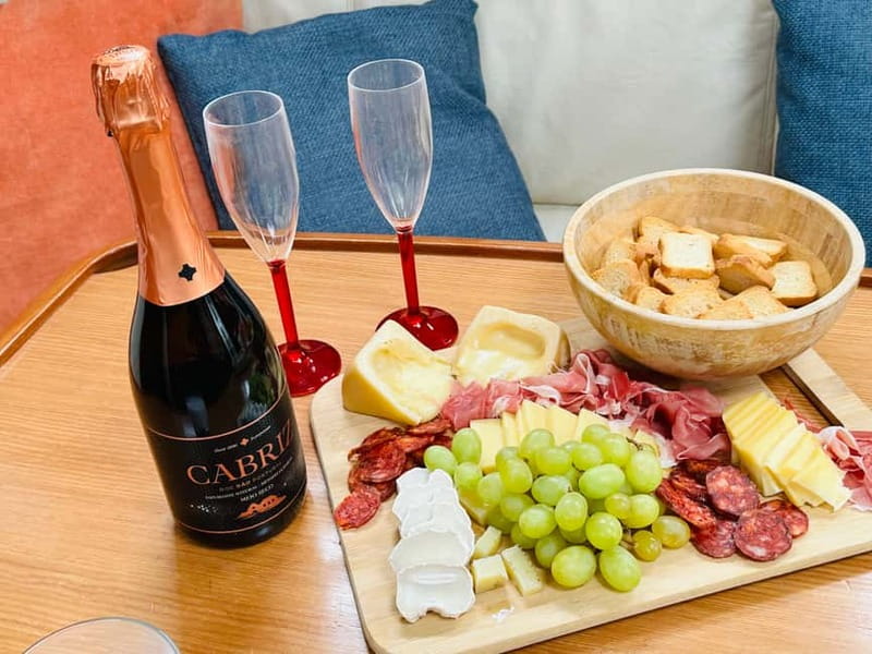 Lisbon: Romantic Cruise with Wine & Portuguese Tapas - Getting On at Bom Sucesso Marina and the First 5 Minutes