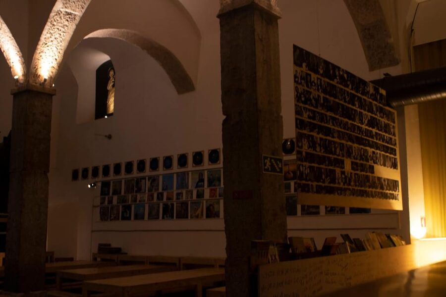 Lisbon: Tapas & Drinks with Fado Live Performance - The Fado program: singers up close, guitar-driven emotion