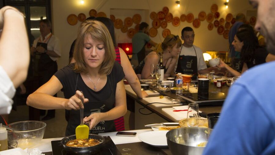 Madrid: 10 Tapas 2.5-Hour Cooking Class - Price and value: is $80 fair for 10 tapas and sangría?