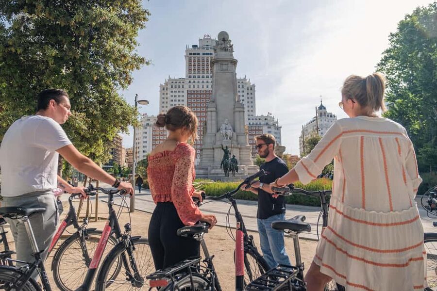 Madrid: 3 h. Guided Highlights Bike Tour with Optional Tapas - The Bikes, the Effort, and Why the Route Feels Easier Than It Looks