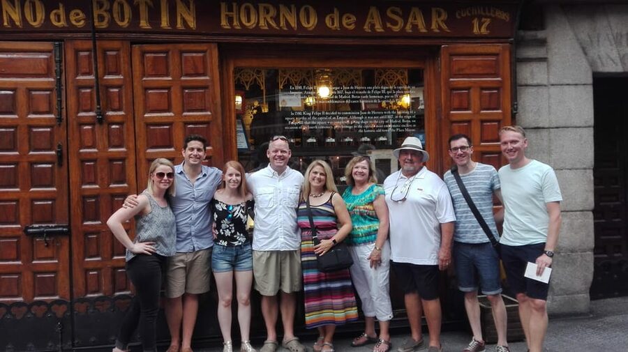 Madrid: Authentic Tapas Evening Tour with a side of History - Plaza Isabel II: the easiest place to start an evening like locals