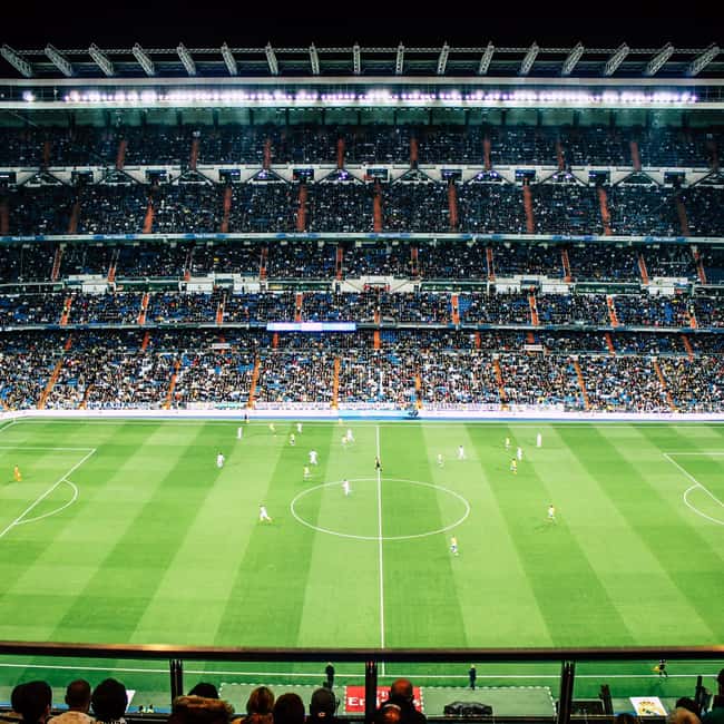 Madrid: Bernabeu Stadium and Museum Tour + Tapas - Getting to Av. de Concha Espina and the Oven Mozzarella meeting point