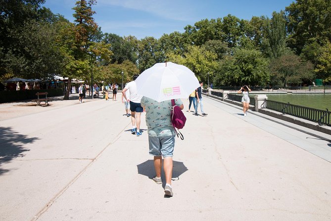 Madrid: El Retiro Park Guided Tour and Tapas - Tapas Tasting: How the Meal Fits After the Park
