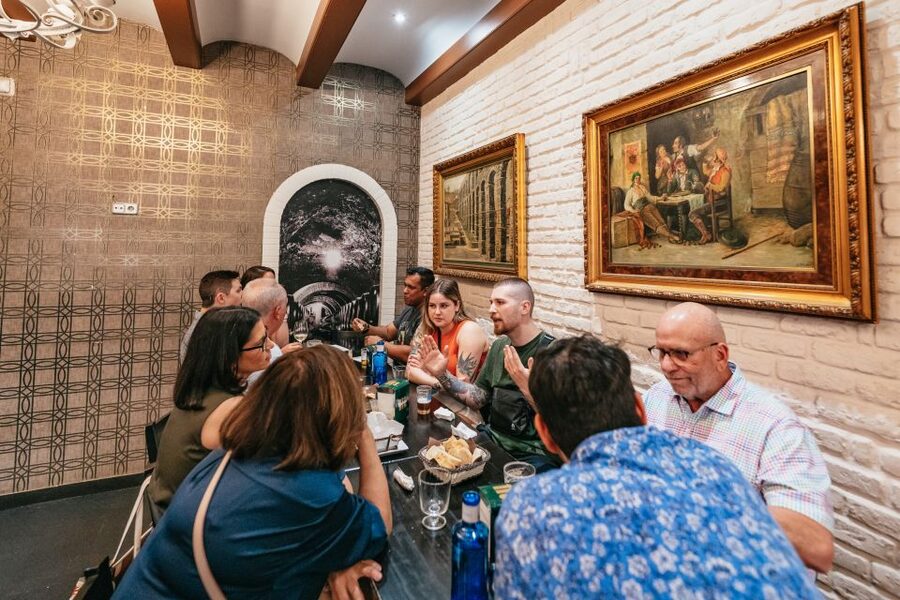 Madrid: Food & Wine Tour with 10 Tapas & 4 Drinks Included - Social perks: meeting people without forcing it