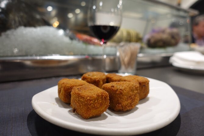 Madrid Gourmet Tapas Small Group Tour - Stop 1 Near Retiro: Where the Night Gets Its Direction