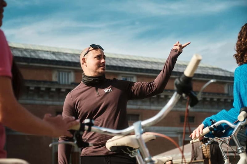 Madrid: Highlights Guided Vintage Bike Tour and Tapas Option - The route in plain English: squares, palaces, and big views