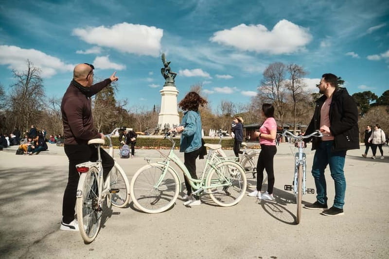 Madrid: Highlights Guided Vintage Bike Tour and Tapas Option - Alcala Gate and Gran Vía: finishing with momentum