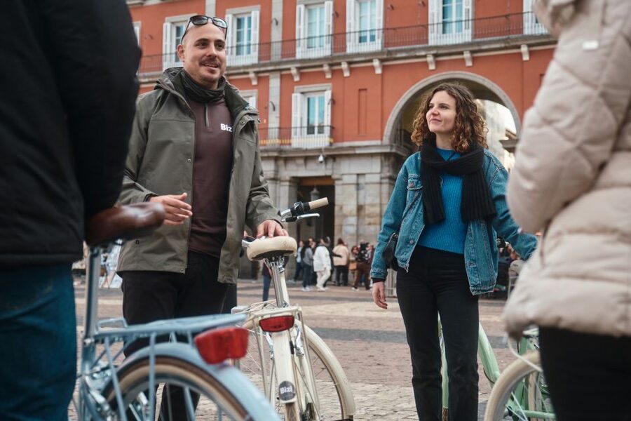 Madrid: Highlights Guided Vintage Bike Tour and Tapas Option - Who should book this tour, and who might not love it