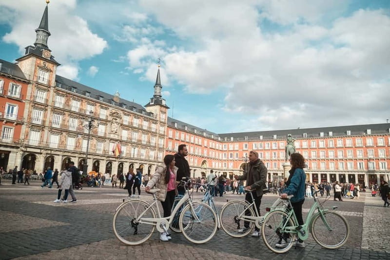 Madrid: Highlights Guided Vintage Bike Tour and Tapas Option - Getting going: where you meet and what you’re given