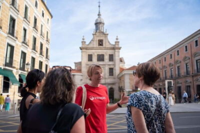 Madrid: Local Tapas, Drinks, and Hidden Gems Walking Tour - Starting at Plaza de la Villa: The Meeting Spot and the First Taste