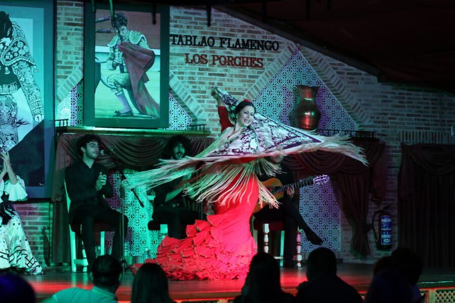 Madrid: Los Porches Flamenco Show with Tapas and Wine Ticket - Your ticket choice: drink and tapas vs. dinner