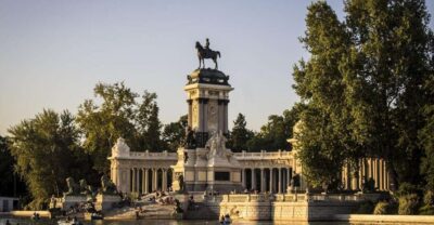 Madrid: Retiro Park Guided Tour and Tapas Tasting - Starting at Puerta de la Independencia: Get Oriented Fast