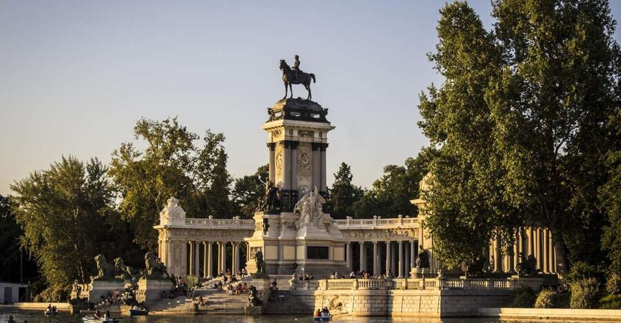 Madrid: Retiro Park Guided Tour and Tapas Tasting - Starting at Puerta de la Independencia: Get Oriented Fast