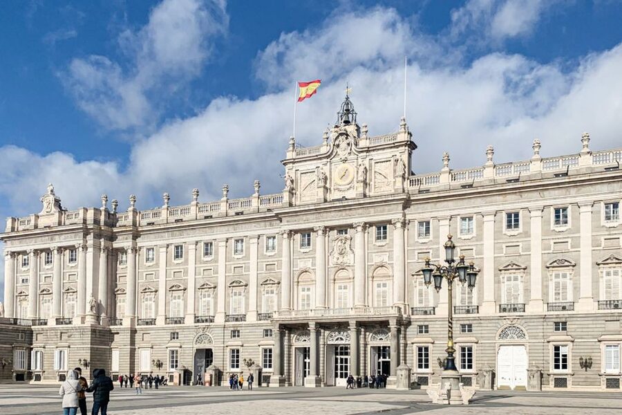 Madrid: Royal Palace Tour, Flamenco Show, & Tapas with Drink - Inside the 18th-century rooms: history you can actually follow