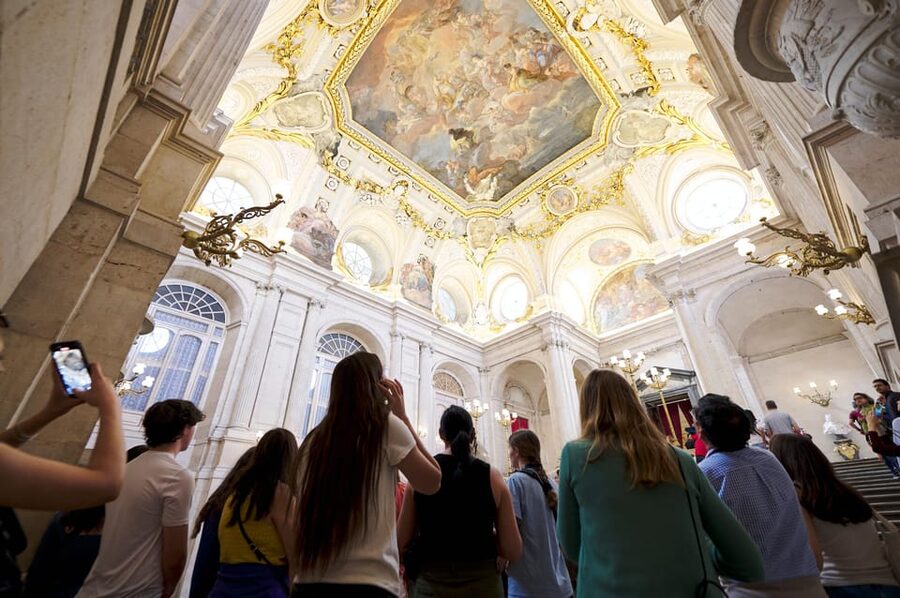 Madrid: Royal Palace Tour, Flamenco Show, & Tapas with Drink - FAQ