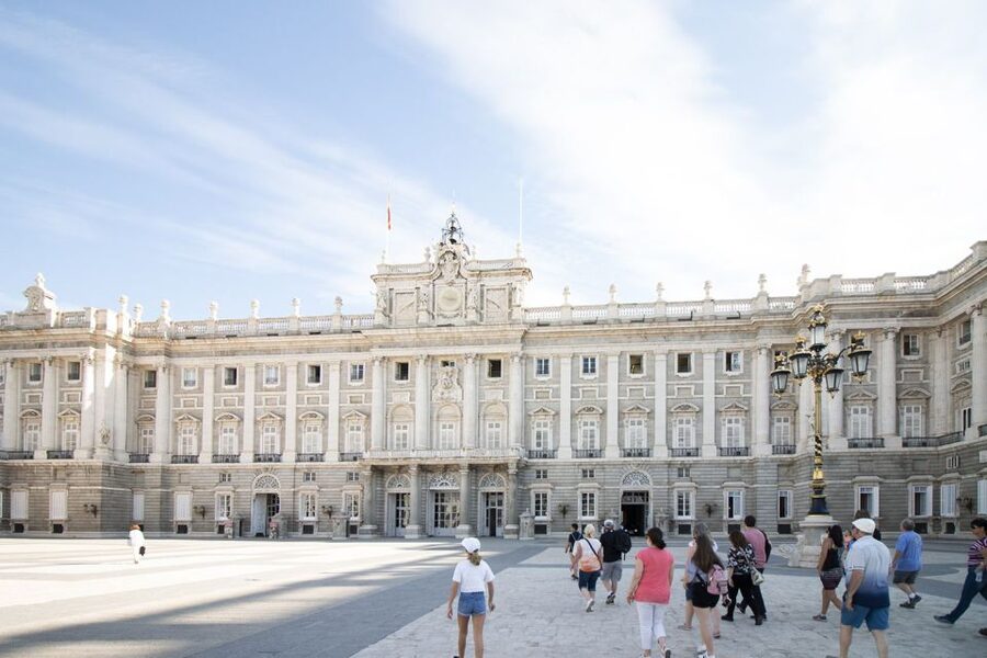 Madrid: Royal Palace Tour, Flamenco Show, & Tapas with Drink - Flamenco at Torres Bermejas: theater, mood, and the Alhambra feel