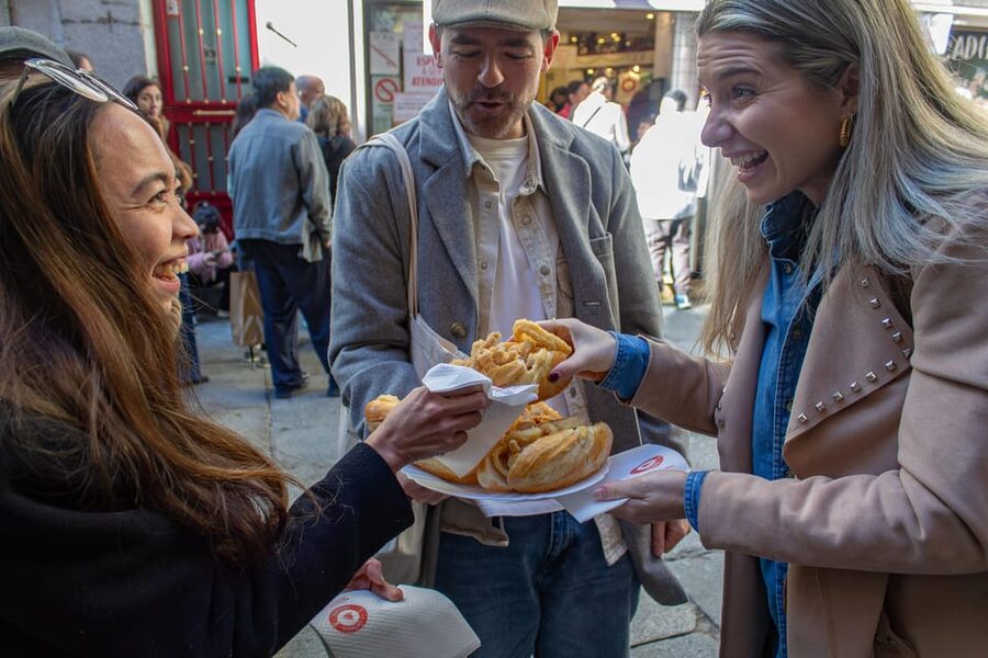 Madrid's Iconic Tapas, Taverns & History Experience - Royal Palace Area: A Guided Lens for the City (15 Minutes)