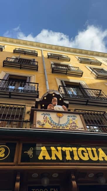 Madrid: Small Group Tour with Tapas & Drinks - Plaza Mayor and Arco de Cuchilleros: classic icons with local framing