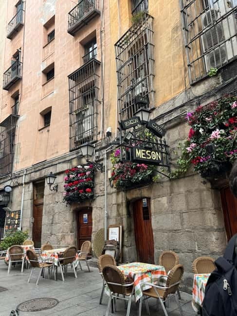 Madrid: Small Group Tour with Tapas & Drinks - Calle del Codo: the kind of street detail that makes the whole tour click